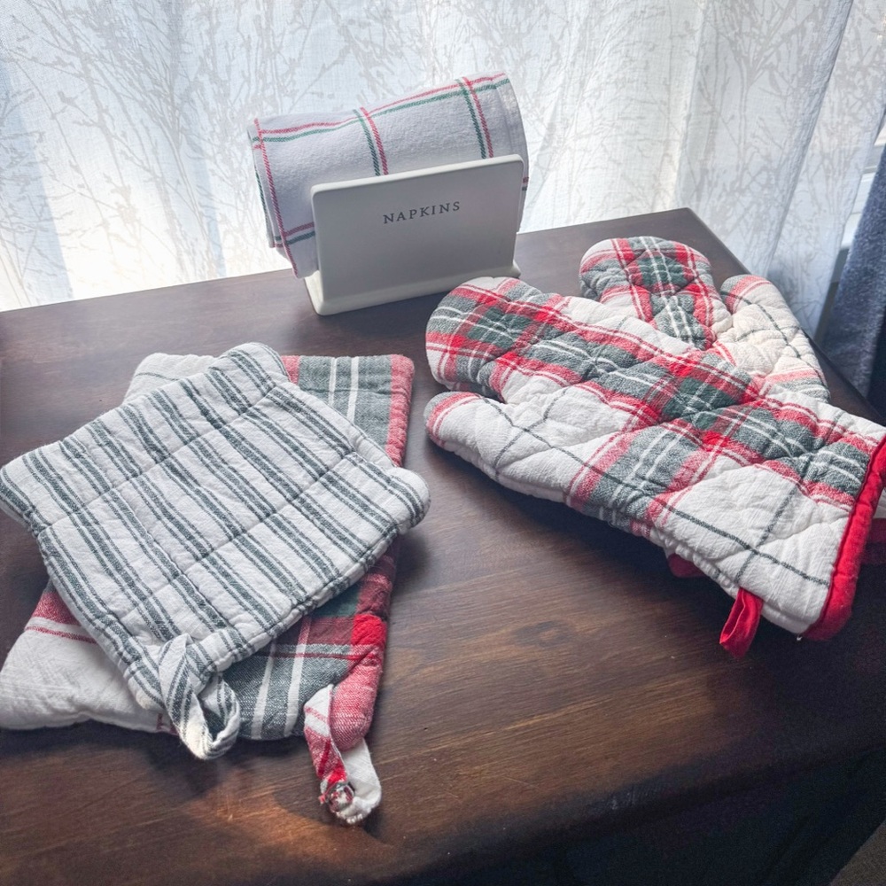 Hearth & Hand Holiday Kitchen Bundle